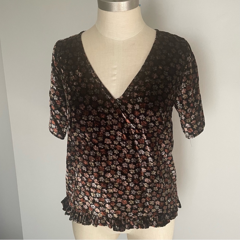 Madewell floral velvet v neck short sleeve top Size XS